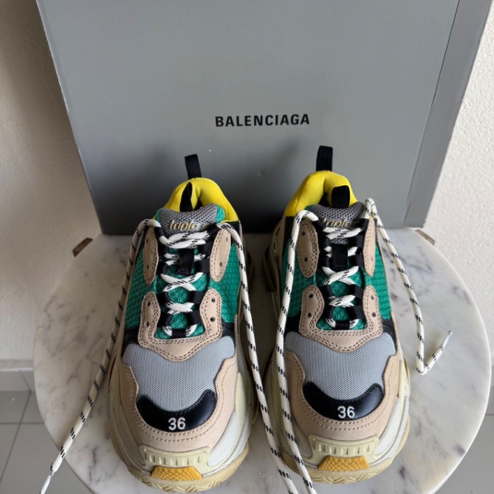 Balenciaga Triple S Sneakers Women - Picture 2 of 5